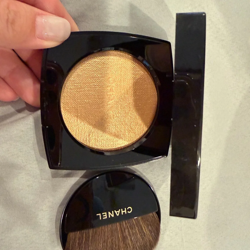 Chanel Les Beiges Face Glow Sets - Picture 4 of 4